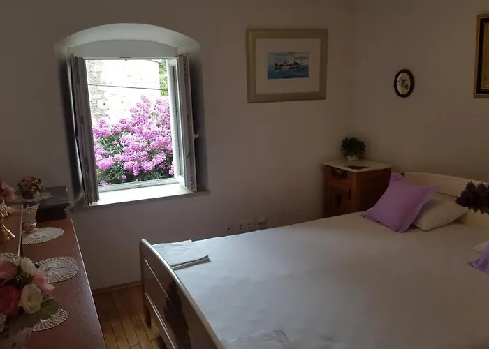 With A Parking Space Jelsa, Hvar - 13759 ييلسا